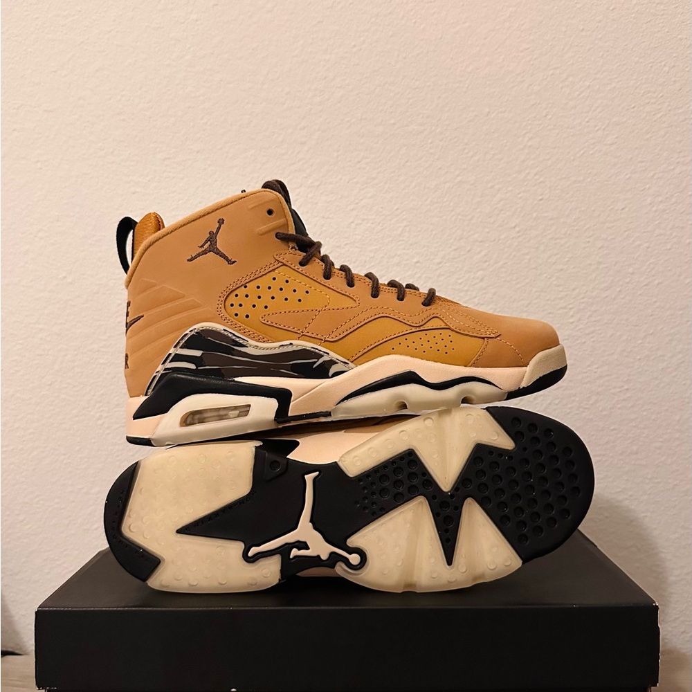 BRAND NEW IN THE BOX!!!
JORDAN MVP!!!
6Y